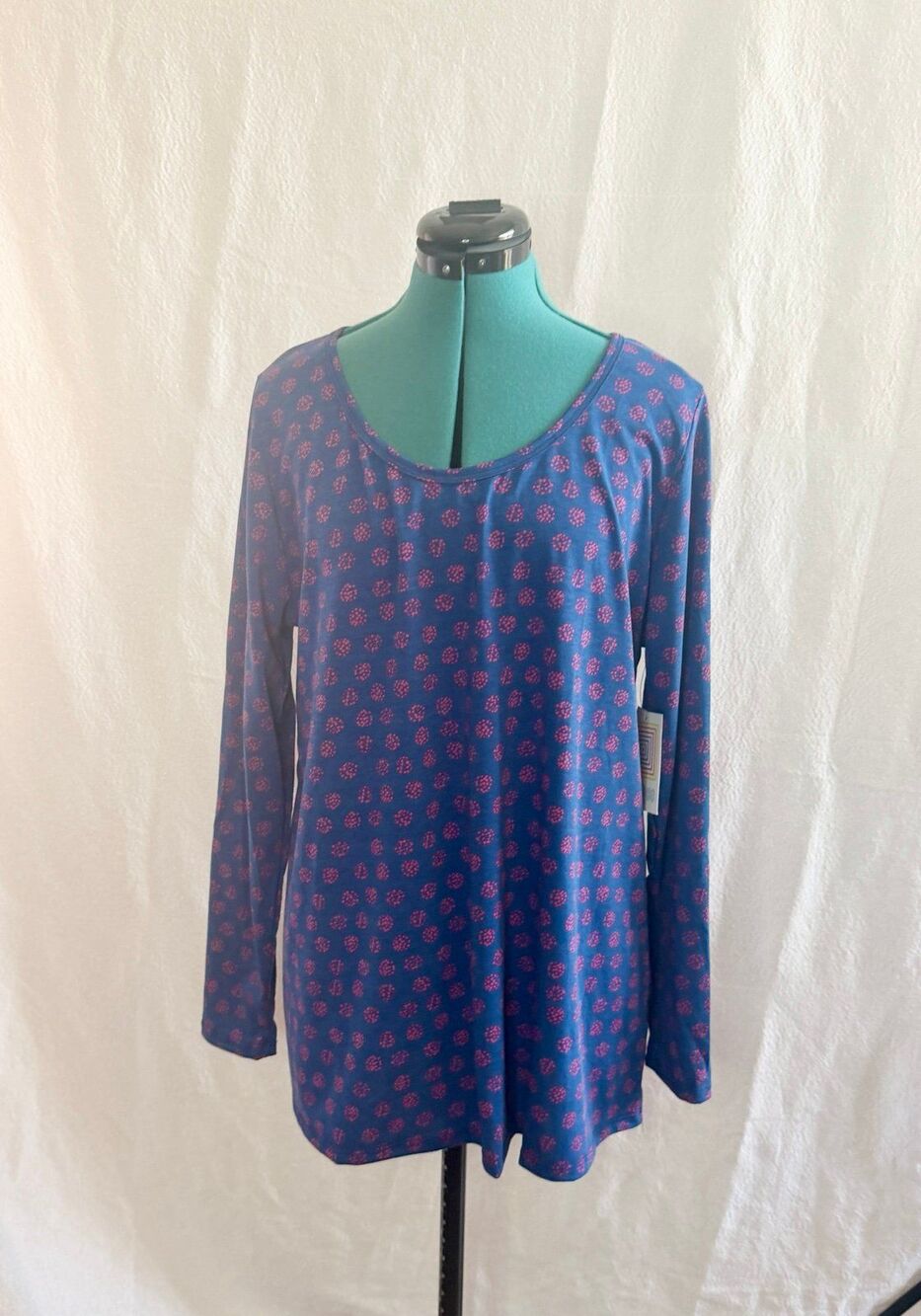 NWT Lularoe Lynnae top size 2XL. Brand new with tags.